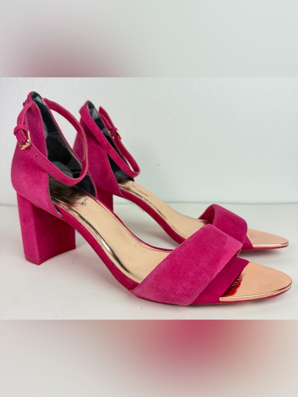 Ted Baker London 11 Fuchsia Magenta Barbie Hot Pink Rose Gold Suede Chunky Heels